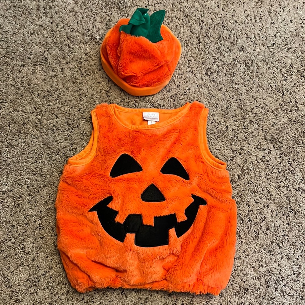 Halloween pumpkin costume for boy or girl size 3-6 month